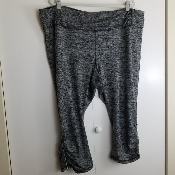 Avenue Pants - 3/$15 Avenue 26/28 Cute Crop Capri Yoga Legging